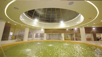 استخر هتل رویال پارک سرعین استخر هتل رویال پارک سرعین